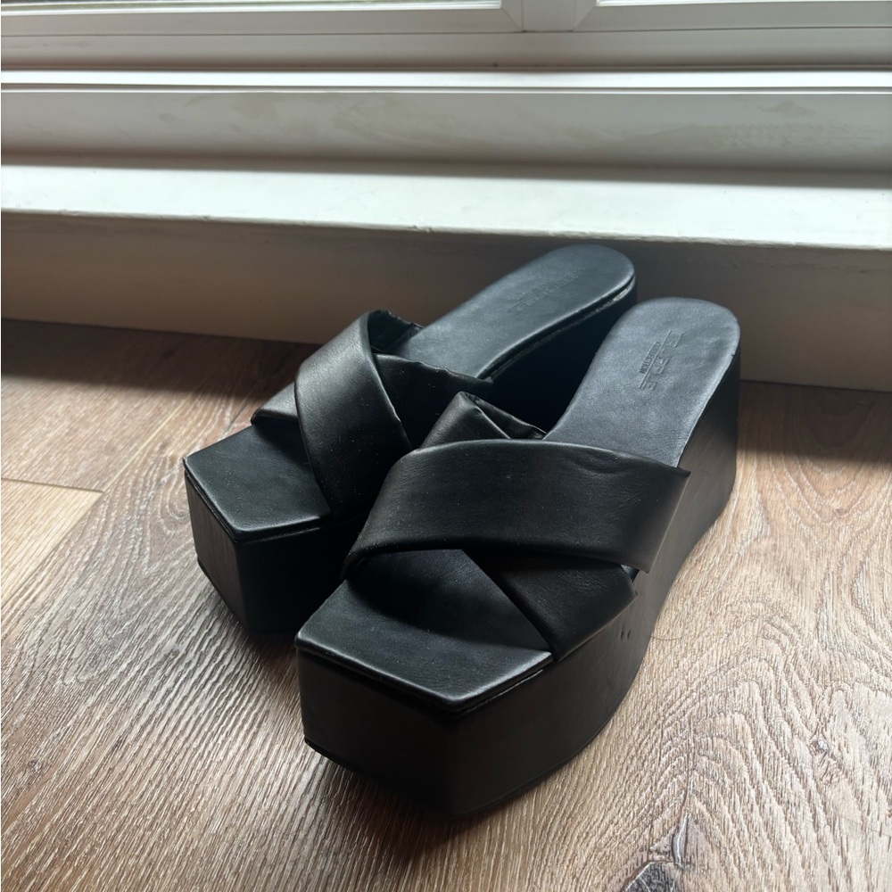 Vintage 90’s Black Platform Slides